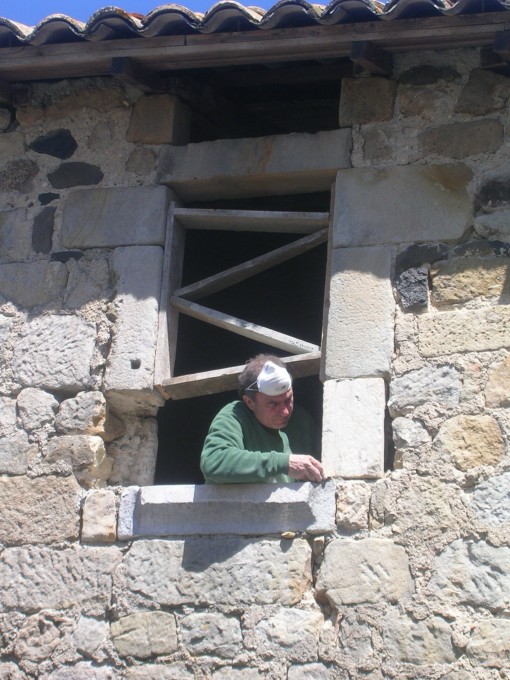 la première fenêtre domaine du Clap chambre d'hote Ardèche